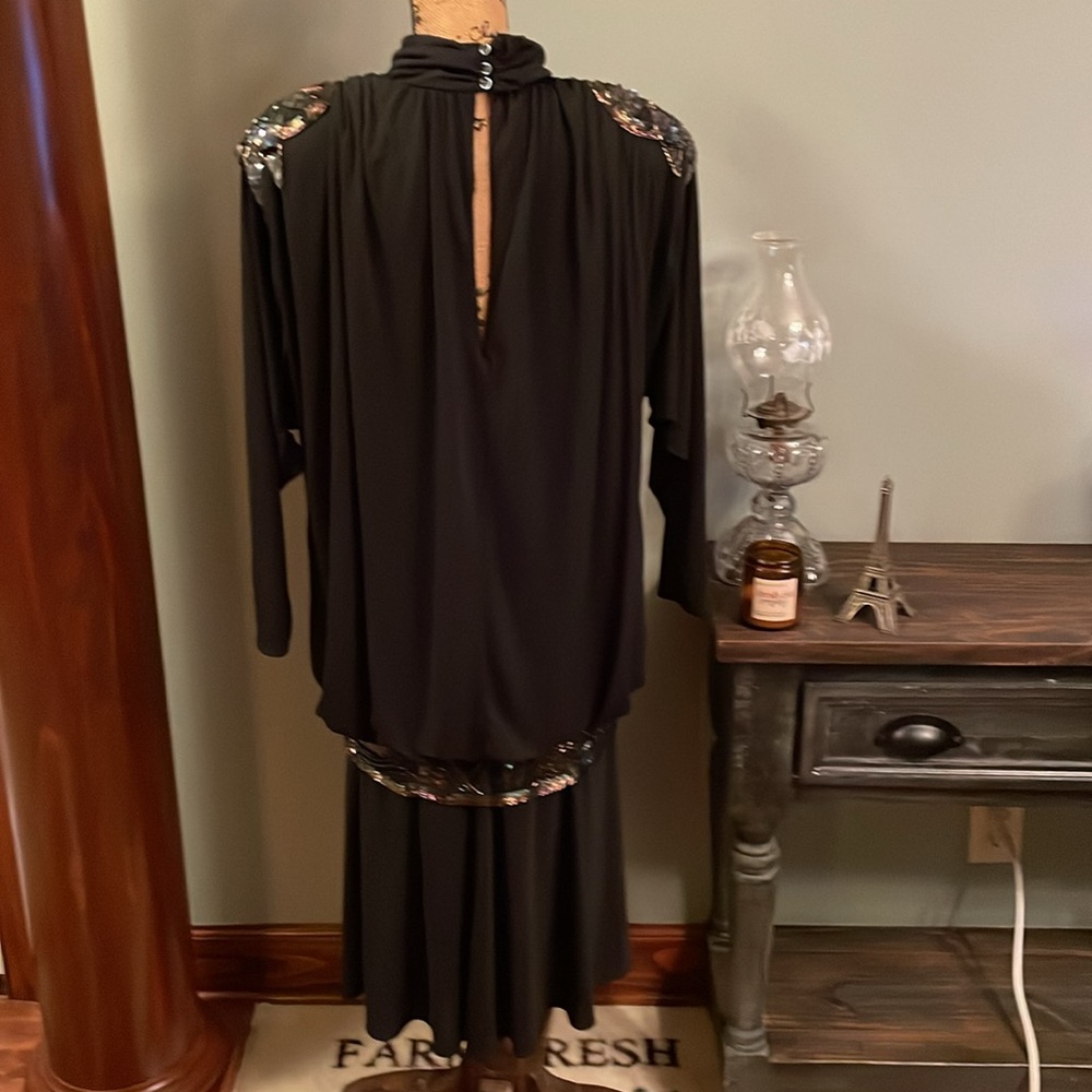 1980s J. Harris black dress. Size 6 measurements below. - Picture 8 of 14